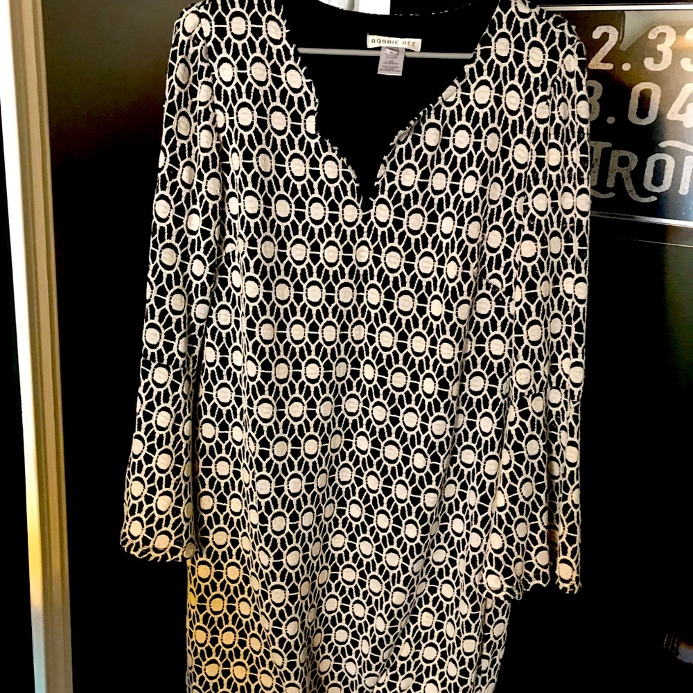 Black and white summer dress with bell sleeve
